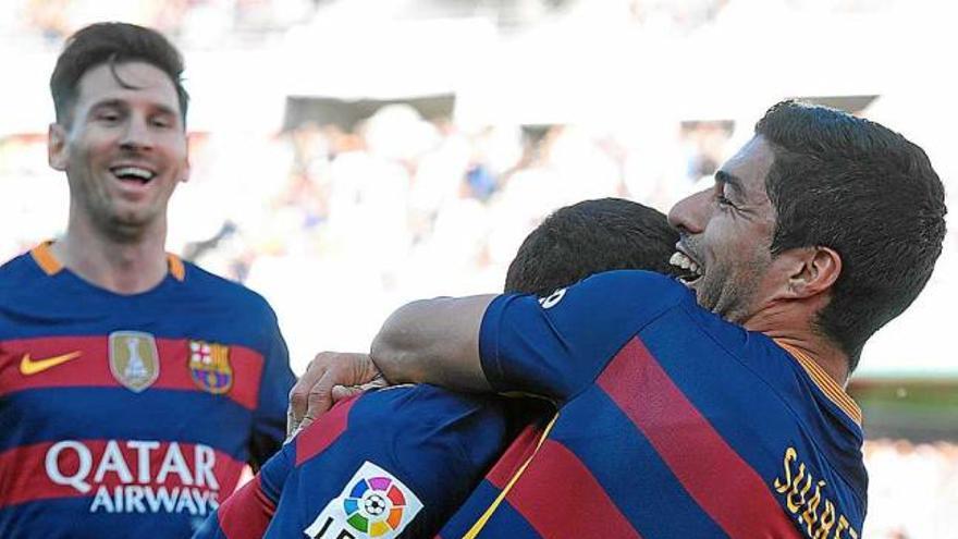 Un Luis Suárez demolidor fa el Barça campió