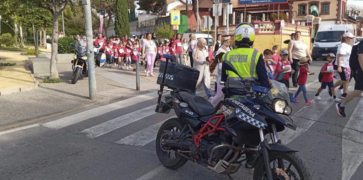 Un instante de la marcha solidaria.