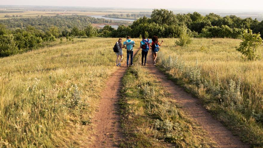La ruta de senderismo que te lleva hasta una cueva milenaria en el norte de Alicante