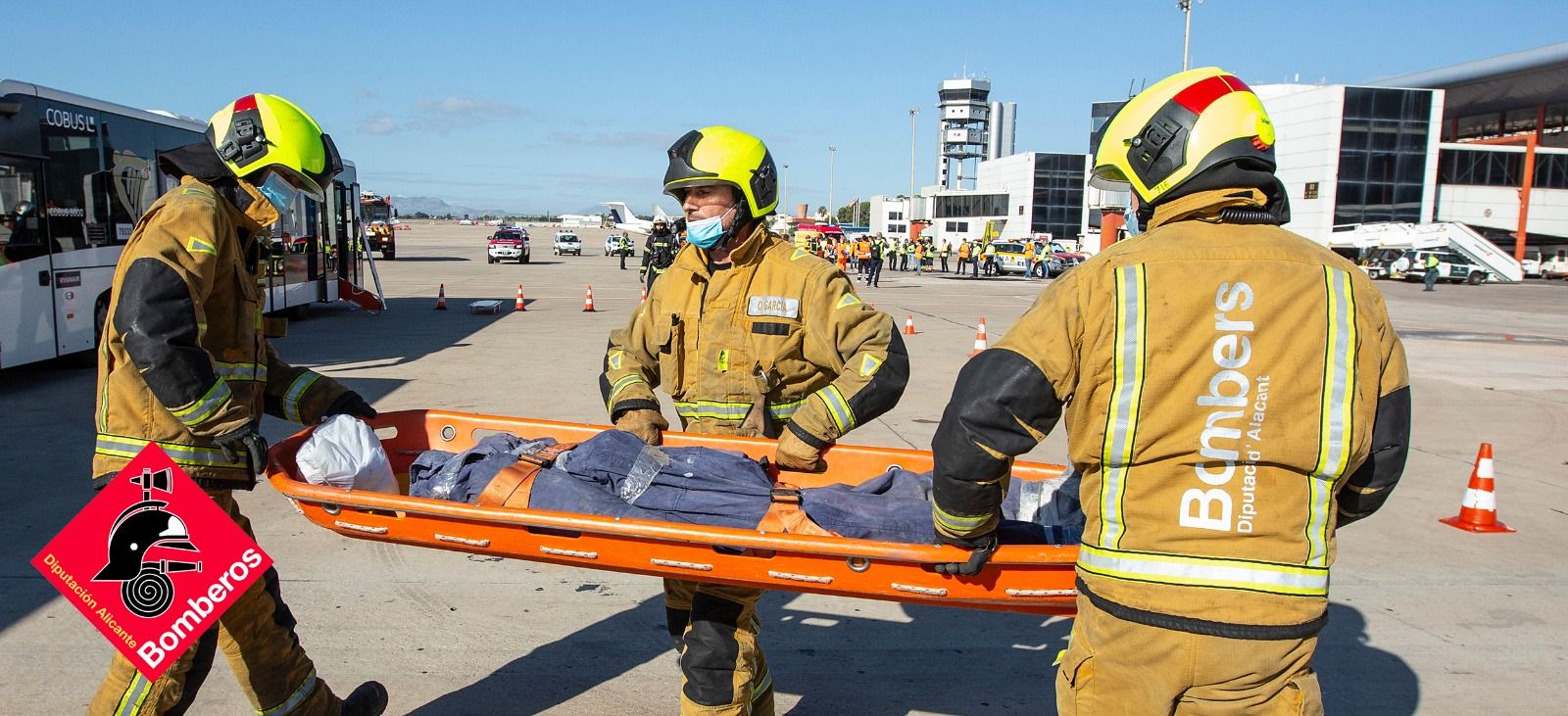 Simulacro de accidente aéreo en el aeropuerto de Alicante-Elche