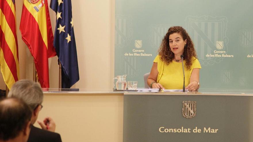 Pilar Costa, durante la rueda de prensa, posterior al Consell de Govern.