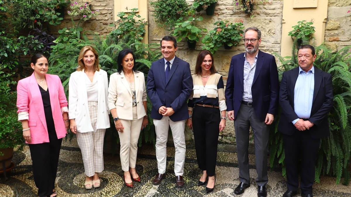 Foto de familia de los participantes en el acto de clausura de Construcor.