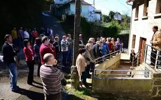Bueu homenaxea ao veciño galeguista Manuel Lafuente nun acto en Meiro