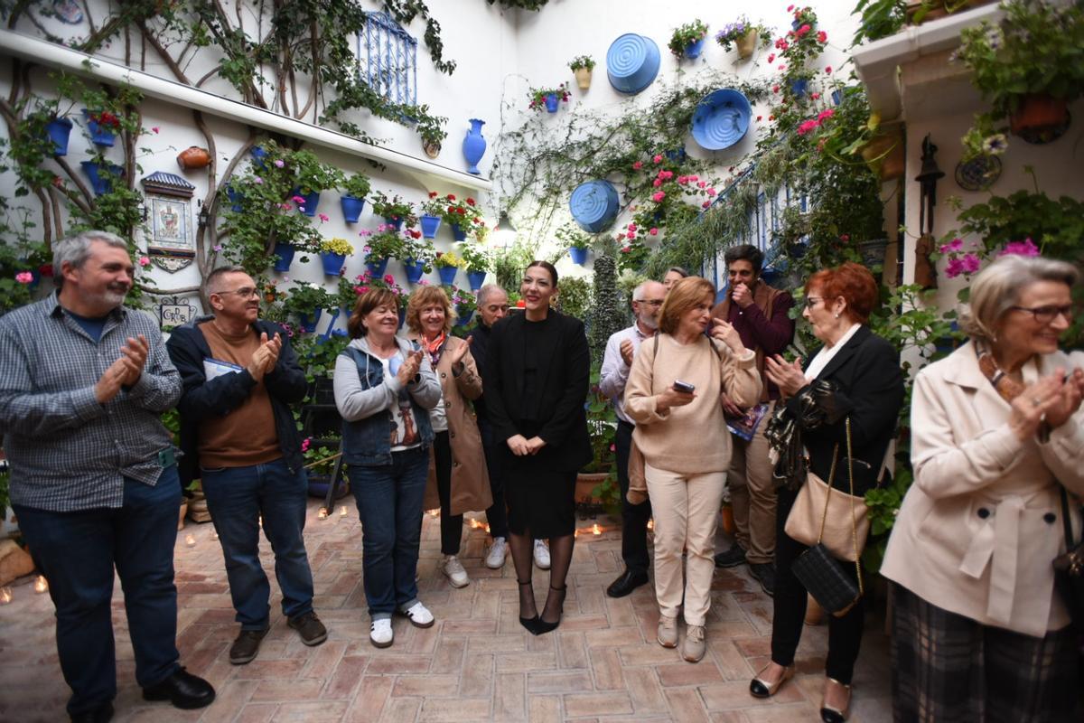 Un grupo de personas en Guzmanas 7.
