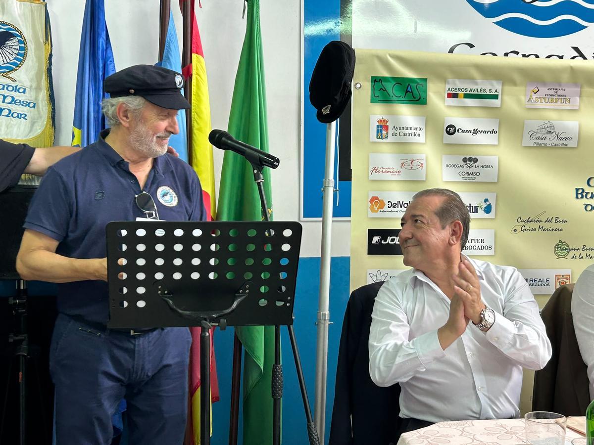 EN IMÁGENES: Carlos Suárez, fundador de La Chalana, recibe en Salinas el premio "Manzana de la buena mesa de la mar"