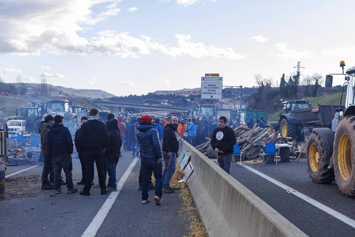 Protesta pagesa a la C-16, a Olvan
