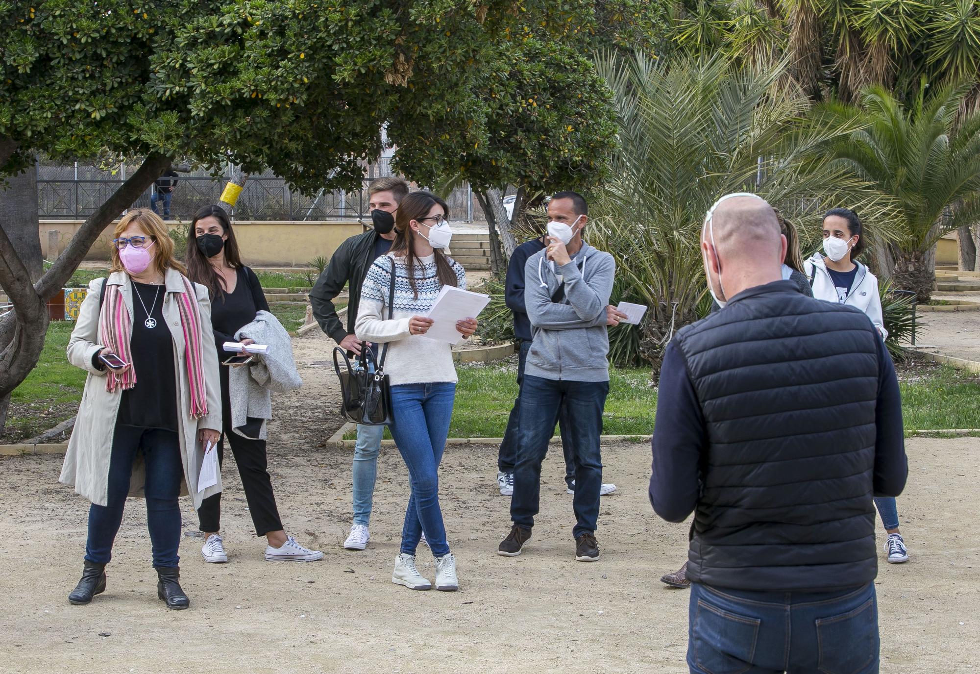 Vacunacion de docentes en Sant Joan y en el hospital de campaña de Alicante