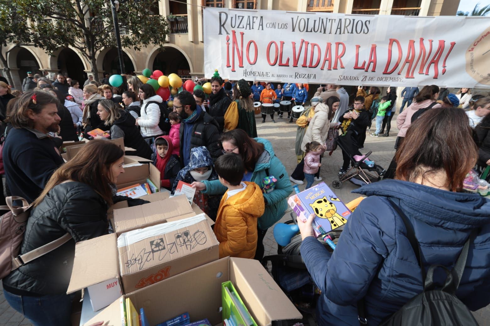 Entrega de regalos a los niños de Paiporta: los Reyes Magos en la zona cero