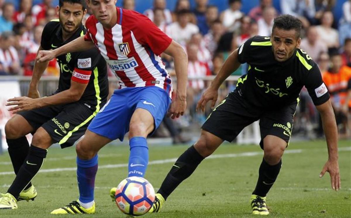 Douglas, en acción en el único partido de Liga que ha disputado