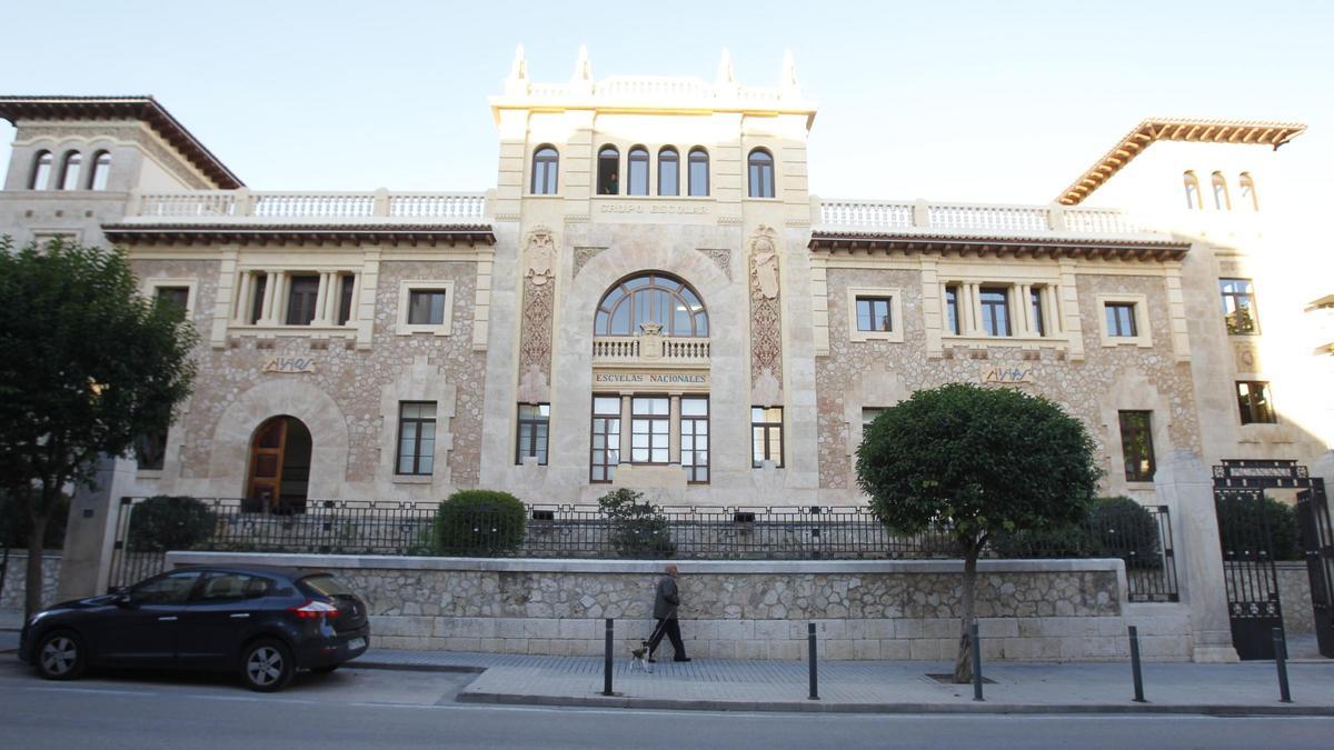 Edificio Lluís Vives del campus universitario de Ontinyent.