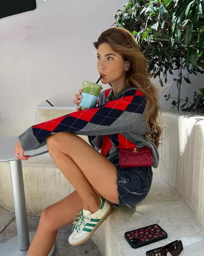 La chica con el pelo más bonito de TikTok lo ondula de la misma forma que lo hacían nuestras abuelas