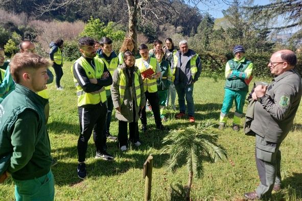 La visita de los alumnos a las instalaciones de la Estación Fitopatológica de Areeiro (EFA) y los jardines de Lourizán.