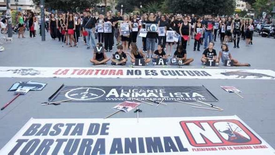 Protesta contra la fiesta del Toro de la Vega