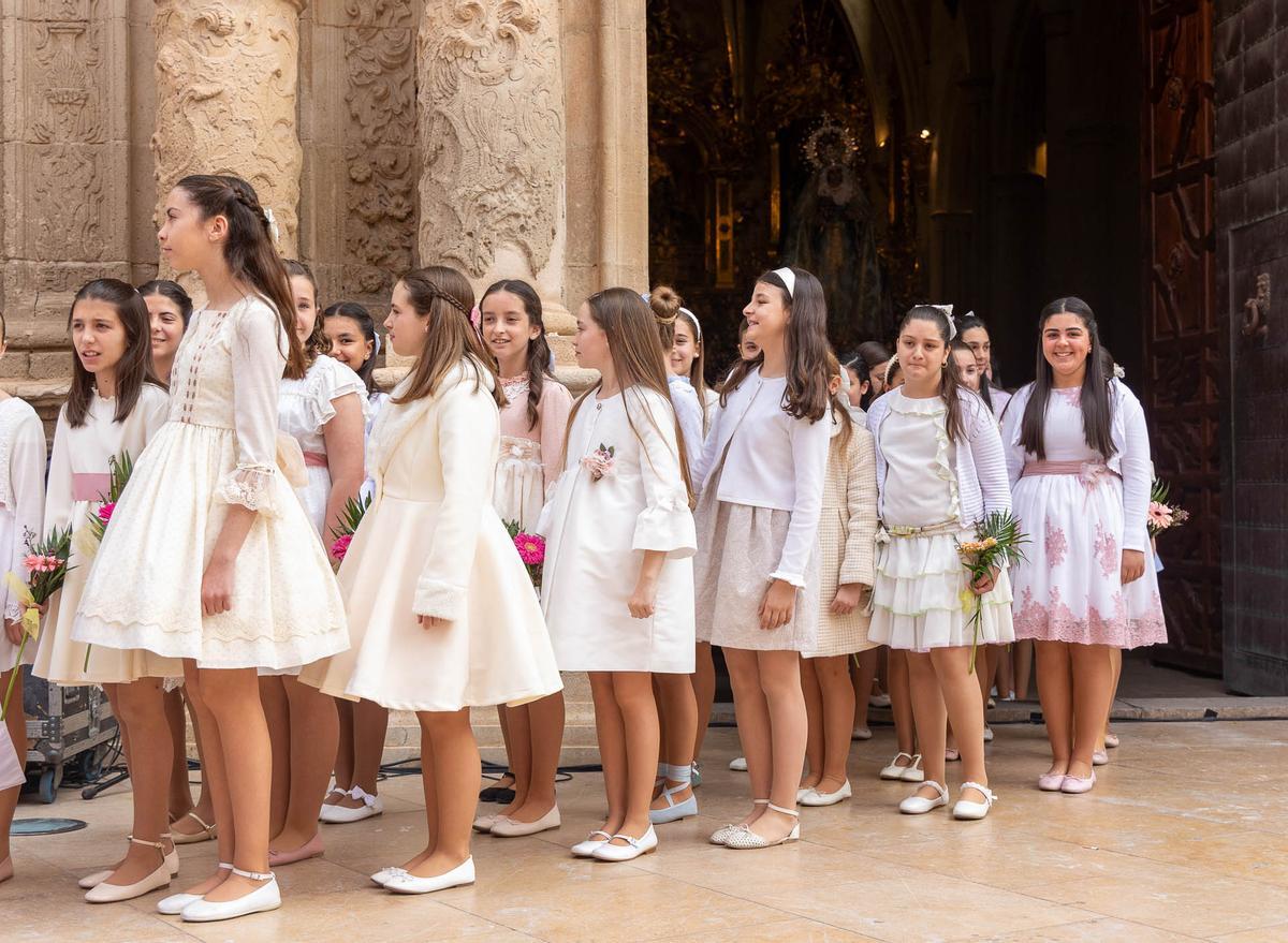 El Domingo de Resurreccion llena de luz las calles de Alicante