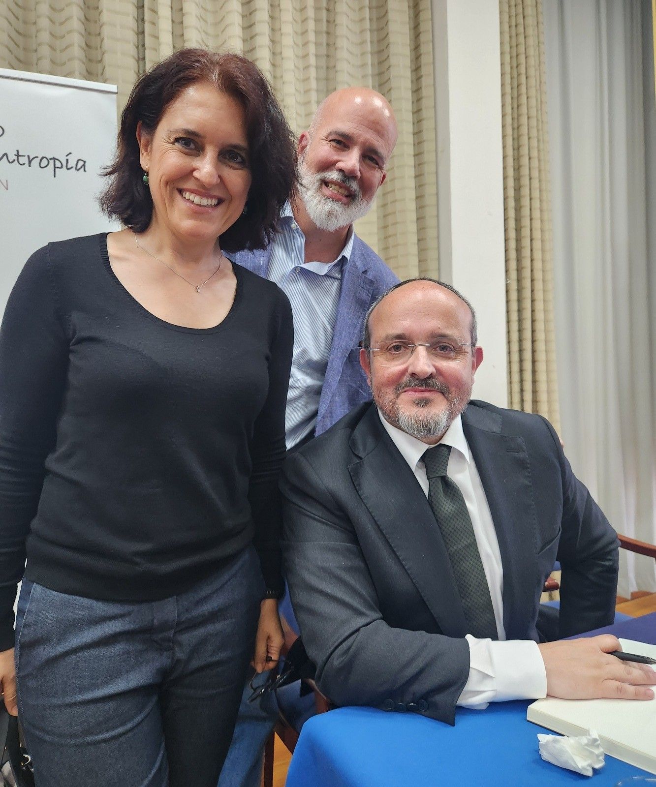 Claudia Dupuy de Lome, Javier Muñoz de Prat y Alejandro Fernández...jpg