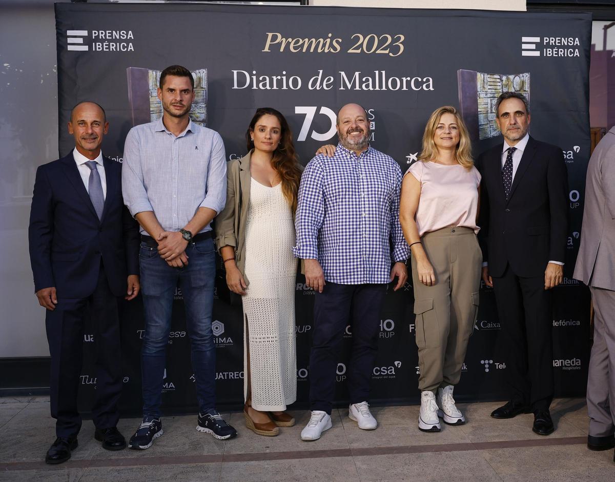 Sebastián Oliver, gerente de Diario de Mallorca; Vicenç Tomàs, Patricia Puerto, Manuel Fernández y Maribel Mir, de Proa Premium; y Guillem Nicolau, director comercial de Diario de Mallorca.