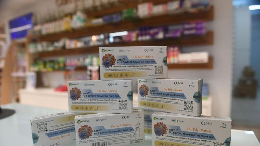 El covid repunta con la llegada del otoño en A Coruña: 50 ingresados y farmacias con test agotados
