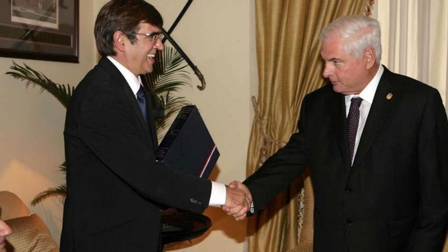 Ricardo Martinelli (r.) bei einem Besuch auf Mallorca mit dem ehemaligen Ministerpräsidenten Francesc Antich im Jahr 2010.