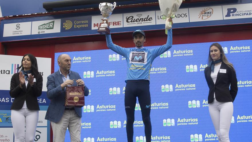 Iván Ramiro Sosa se lleva la general de la Vuelta a Asturias y Simon Yates gana su segunda etapa