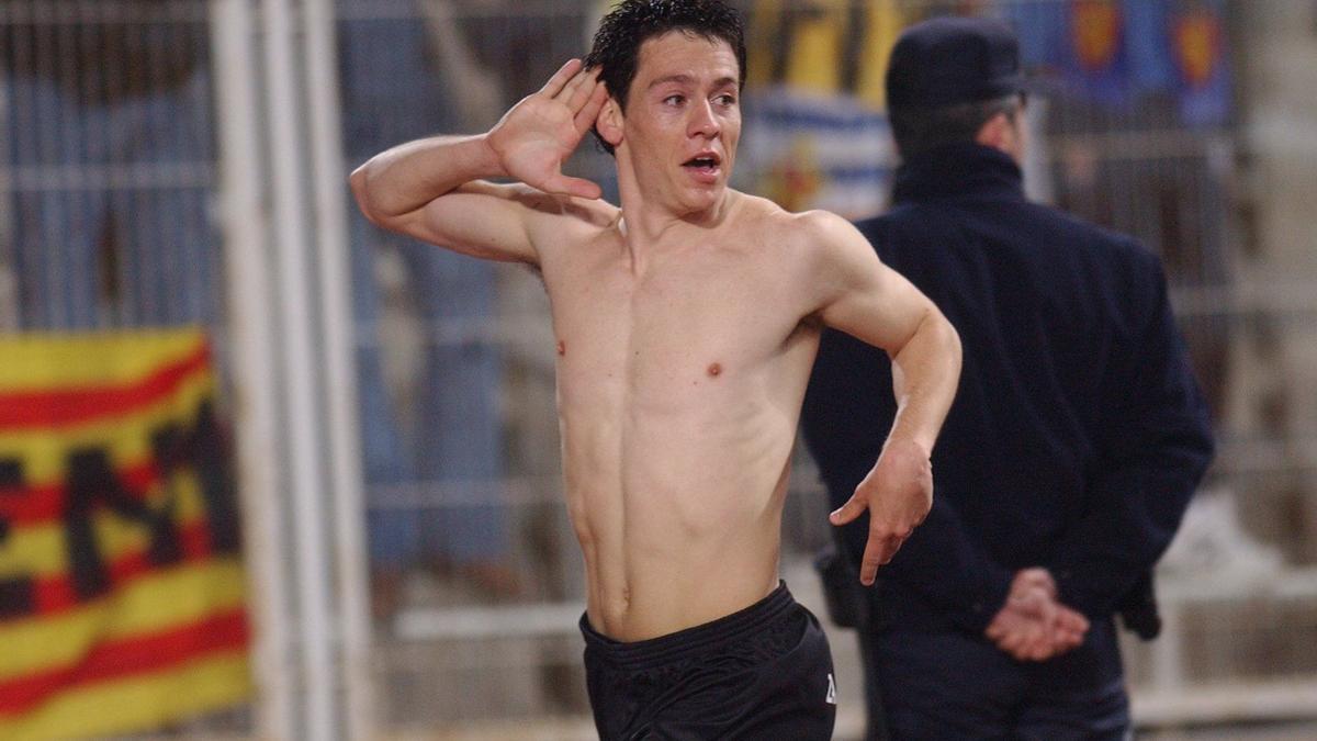 Galletti celebra su icónico gol en la final de la Copa del Rey del 2004.