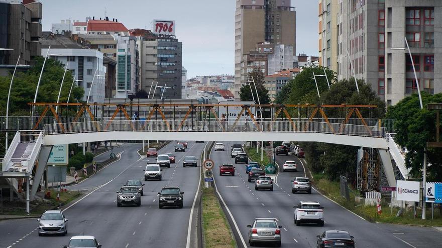 La pasarela peatonal de Alfonso Molina entre las estaciones abrirá este viernes definitivamente