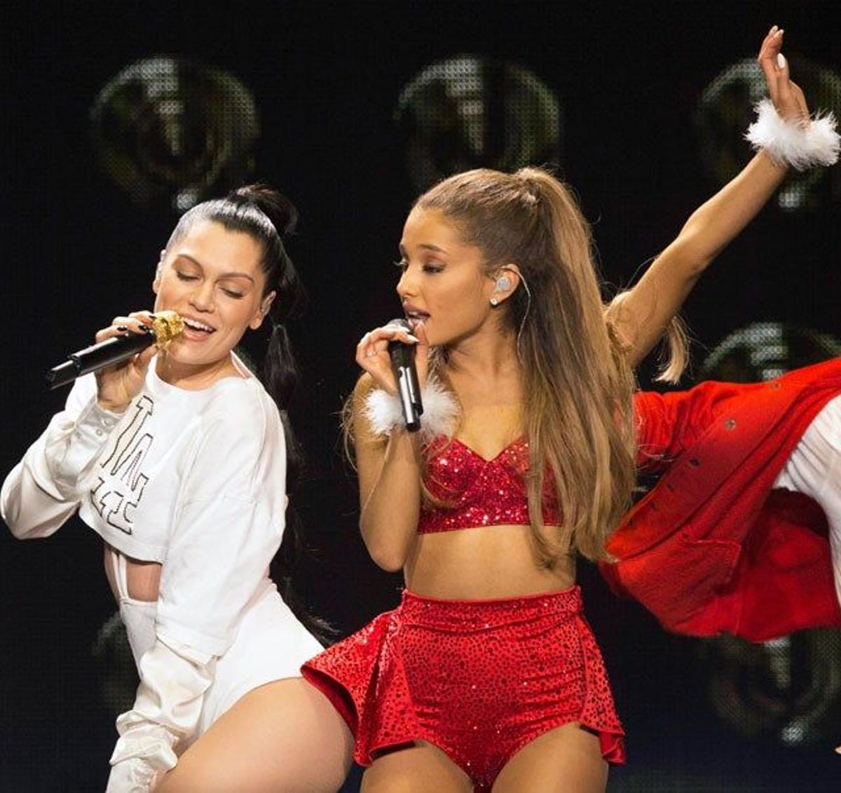 Ariana Grande y Jessie J actuando en el Jingle Ball 2014 de Los Ángeles