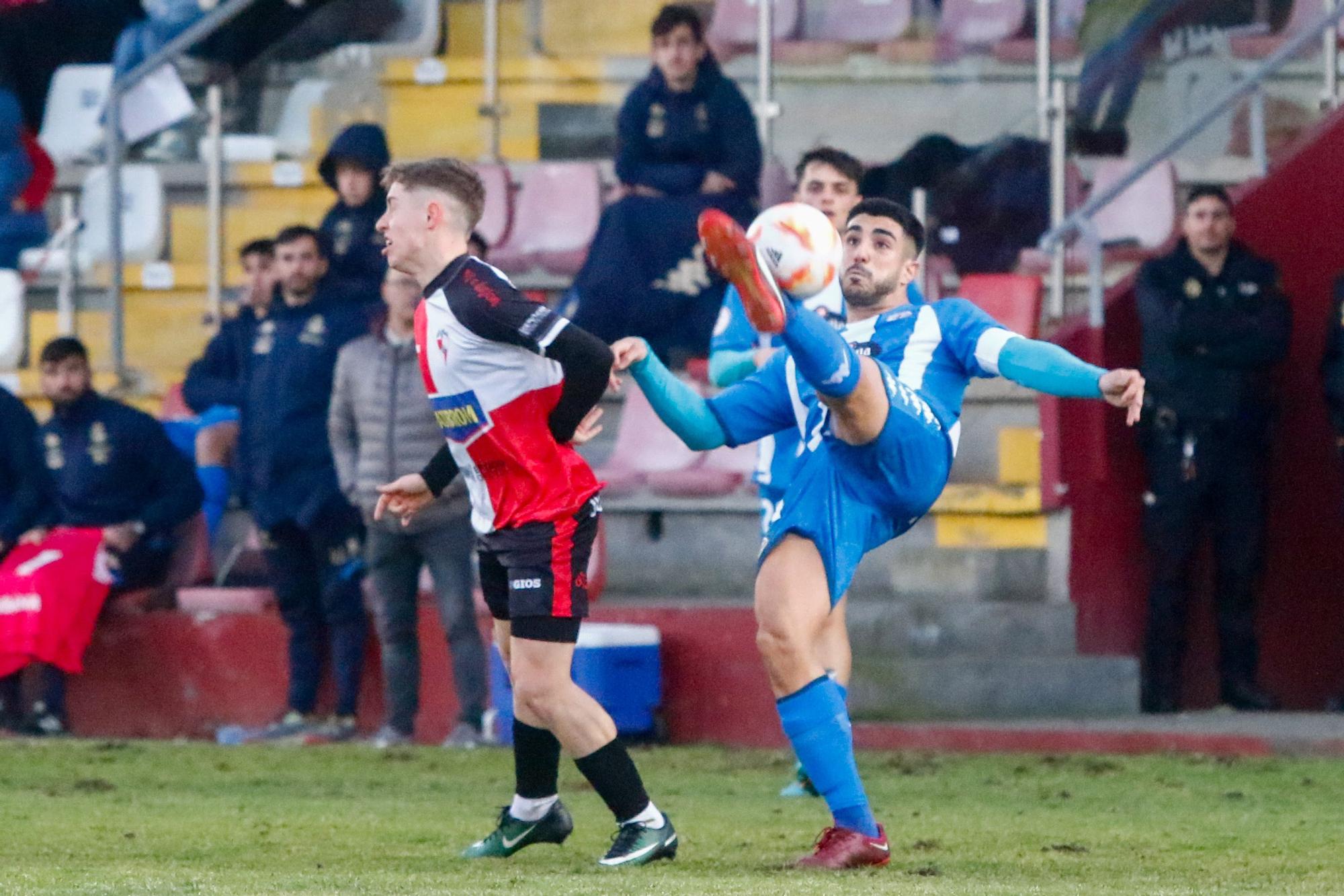 Las mejores imágenes del Arosa-Fabril con las gradas de A Lomba a rebosar