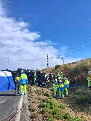 Un camionero resulta herido grave tras volcar en la A-6 a la altura de Las Rozas