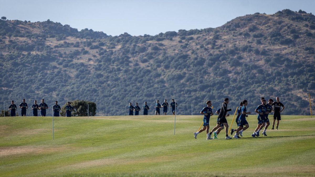 En imágenes | Sesión de entrenamiento del Real Zaragoza en el campo de golf en Los Ángeles de San Rafael