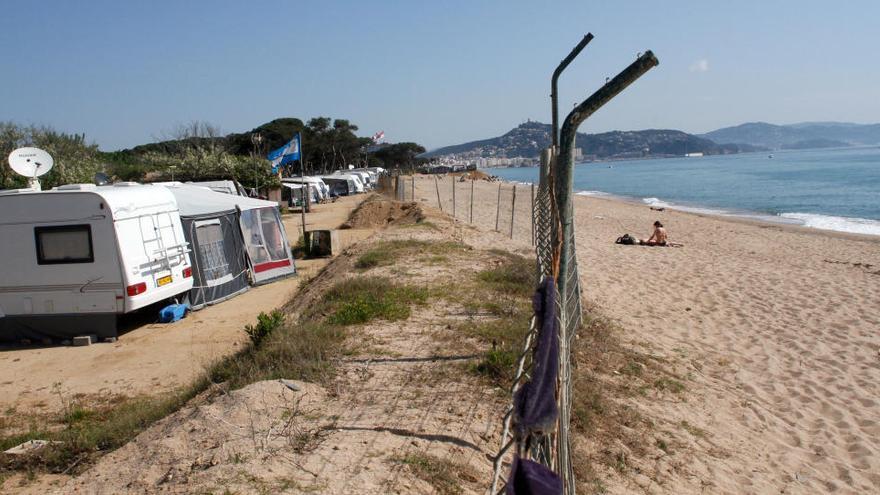 La platja de s&#039;Abanell, a tocar d&#039;un dels càmpings que hi ha a la zona · Carles Colomer