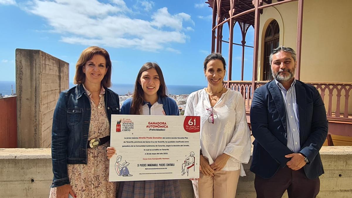 Mirella Prada, de las Escuelas Pias de Tenerife, ganadora de la 61ª edición del Concurso de Relato Corto de Coca-Cola en Canarias