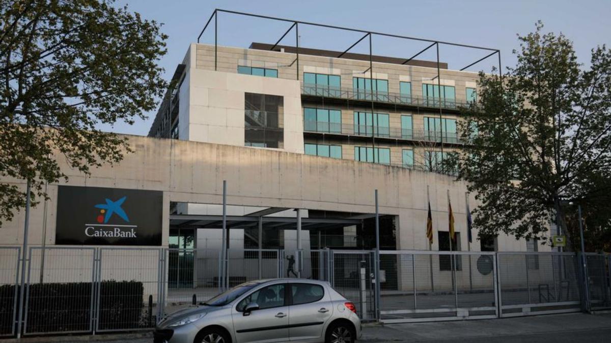 Edificio de CaixaBank en Son Fusteret.