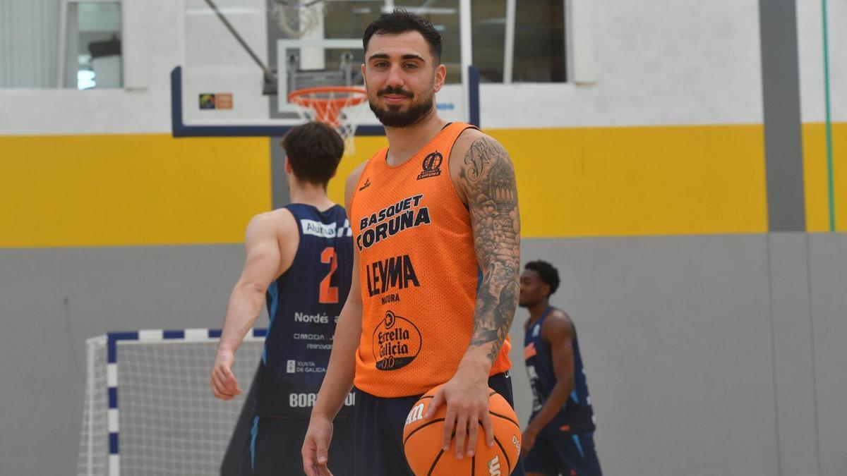 Dídac Cuevas, capitán del Leyma Coruña: «Sé que estoy capacitado para jugar en ACB, solo debo estar tranquilo y esperar mi momento para demostrarlo»