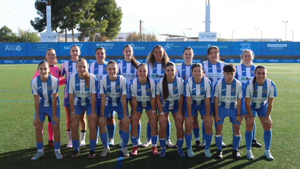 Las jugadoras del CF Gandia antes de comenzar el encuentro