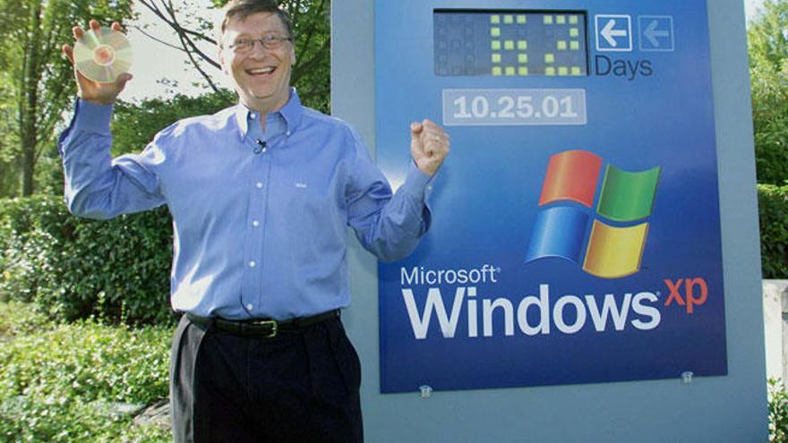 Bill Gates promocionando el lanzamiento de Windows XP en 2001.