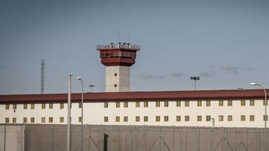 Los internos de la cárcel de Villena piden más seguridad.