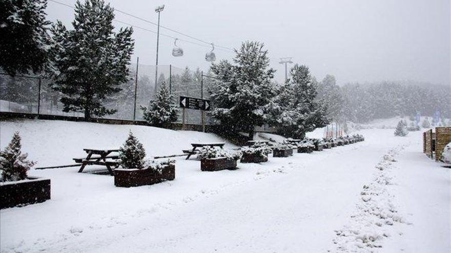 Una veintena de provincias en aviso por nevadas, lluvias, frío viento y olas