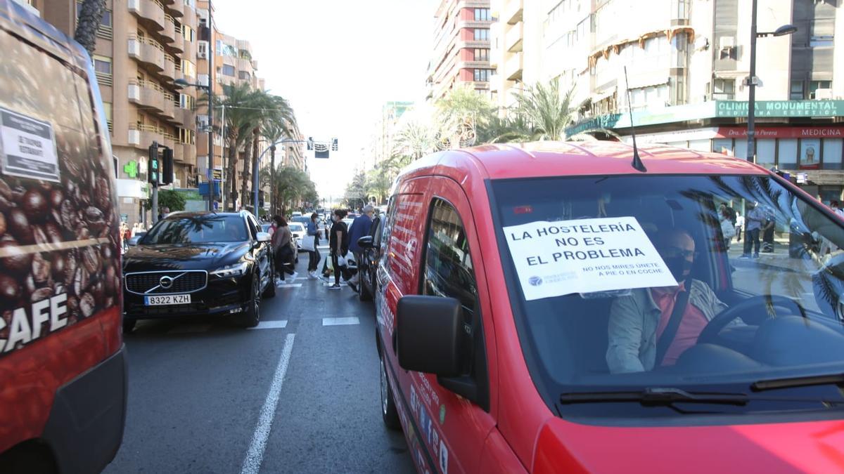 Una protesta de la hostelería colapsa el centro de Alicante