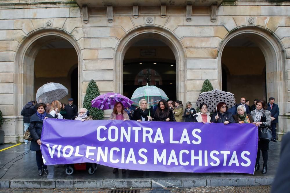 Emotivo minuto de silencio en Gijón por Paz Fernández