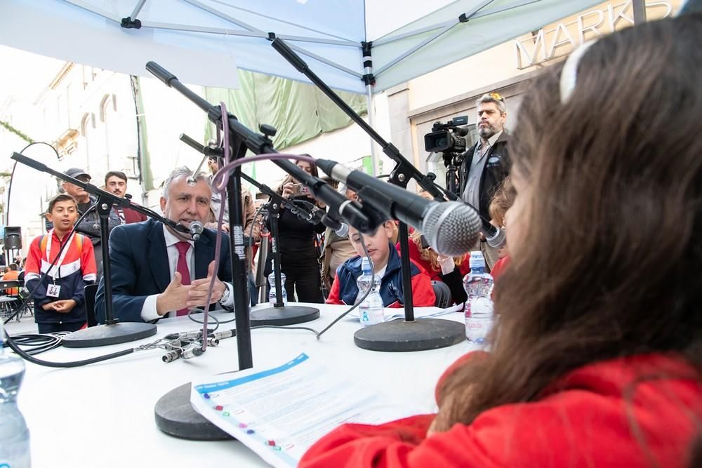 Ángel Víctor Torres participa en el evento 'De Palique, Tu radio en la calle'