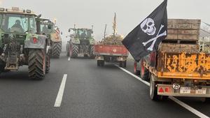 Corte de carreteras por parte de payeses y tractores en la A-2.