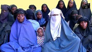 Boko Haram difunde un vídeo en el que 14 de las más de 270 niñas secuestradas de Chibok, dicen que no quieren volver a sus casas. 