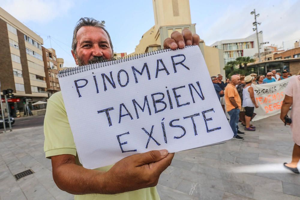 Concentración de protesta en Guardamar.