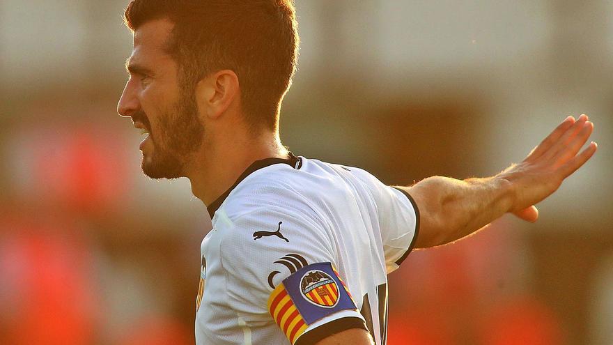 José Luis Gayà, capitán del Valencia CF, en un partido amistoso disputado este pasado verano en Paterna. | EFE/ KAI FÖRSTERLING