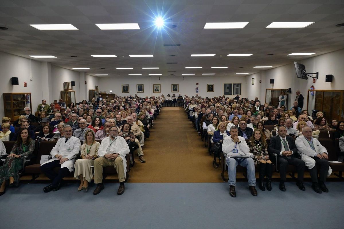 El Hospital Clínico de Málaga rinde homenaje a su personal jubilado de los últimos cinco años