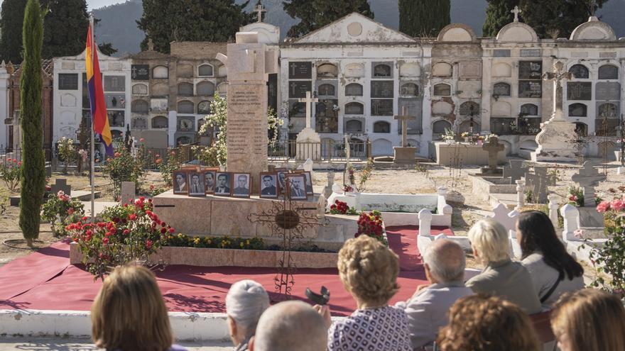 Un libro en recuerdo de los represaliados “borrados” del cementerio de Enguera