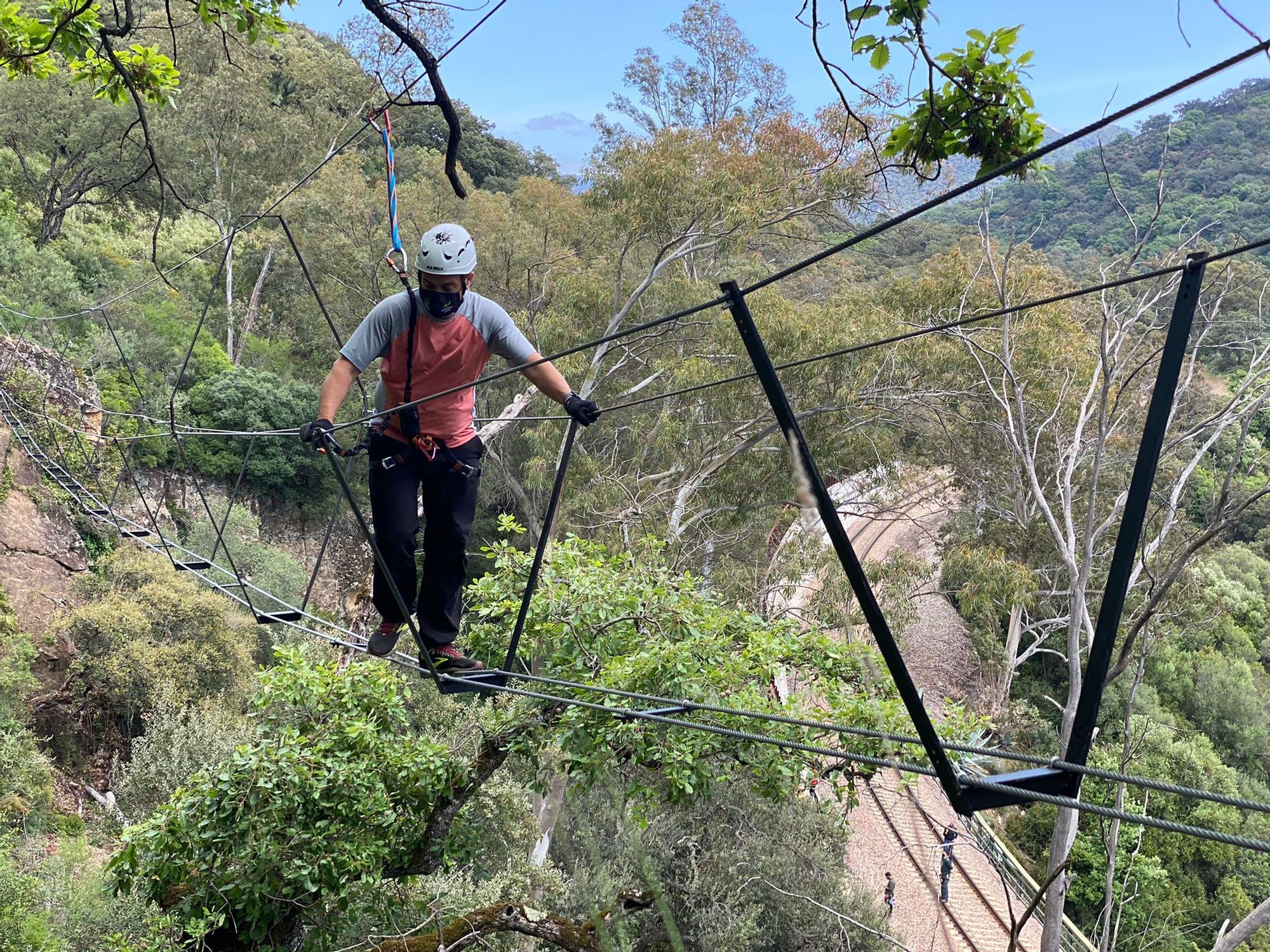 Las imágenes de la vía ferrata del sendero 'El Caimán' de Colmenar