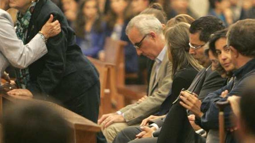 Alfonso Basterra, durante el funeral de su hija.