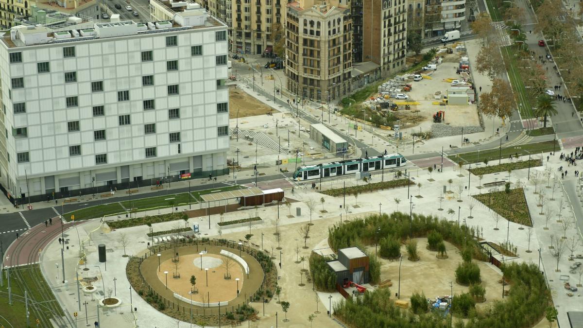 La nueva Glòries se deja ver durante la recta final de las obras