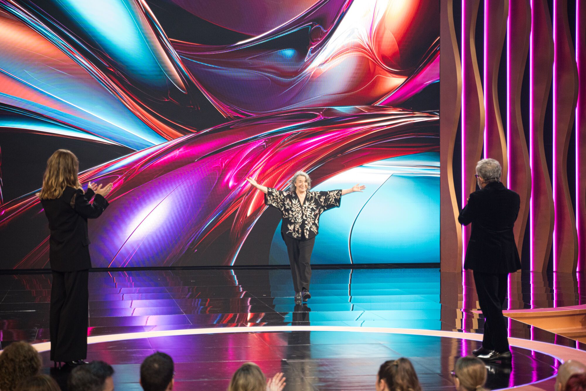 Los presentadores Petra Martínez, Elisabet Casanovas y Antonio Durán 'Morris' durante la gala de entrega de los Premios Feroz 2026, en el Pazo da Cultura, a 24 de enero de 2026, en Pontevedra, Galicia (España). Los Premios Feroz son entregados de manera anual por la Asociación de Informadores Cinematográficos de España desde 2014, con el objetivo de destacar lo mejor de la producción audiovisual del año, tanto en cine como en televisión. 24 ENERO 2026 Eduardo Parra / Europa Press 24/01/2026. Petra Martínez;Elisabet Casanovas;Antonio Durán 'Morris';Eduardo Parra;